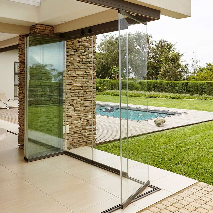 Sunflex Frameless System aluminium and glass installation